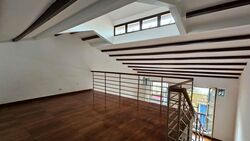 Upper Dickson Road (D8), Retail #569605121